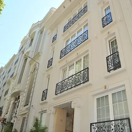 Ayna Hotel 3*